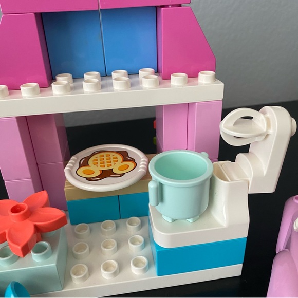 LEGO Duplo 10942 DISNEY Junior MINNIE'S HOUSE AND CAFE Daisy 75 pieces - Picture 10 of 16